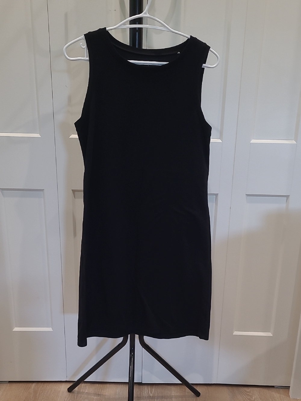 GAIAM Sleeveless Black Midi Shift Dress